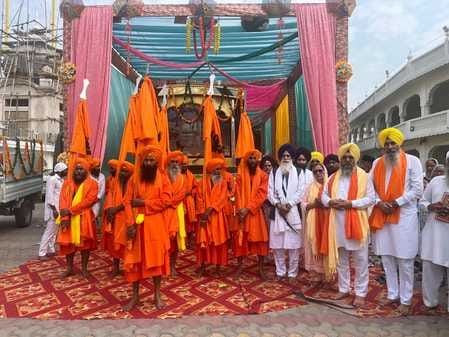 Nagar Kirtan arriving from Sri Harmandir Sahib Patna was given a grand welcome.