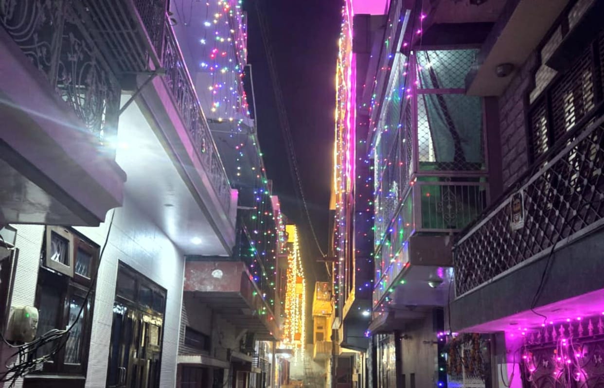 Diwali was celebrated with the light of lamps.