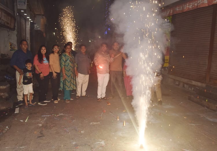 Record fireworks in Meerut, Shastri Nagar residents burst the most firecrackers