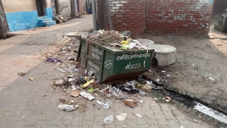 The ward of Sahukara Mohalla has not been cleaned for four days.