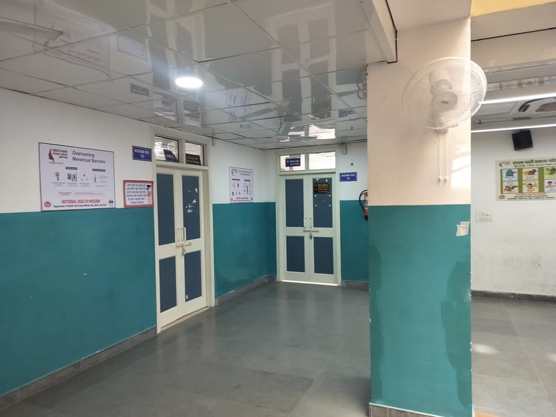 A few patients were seen at the prescription counter