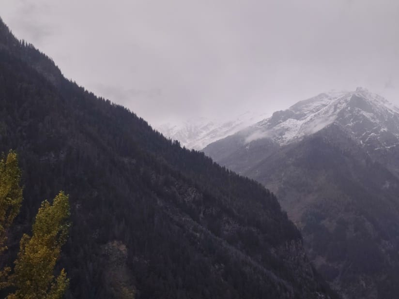 7.62 cm snowfall on Bharmour-Pangi peaks, cold wave intensifies