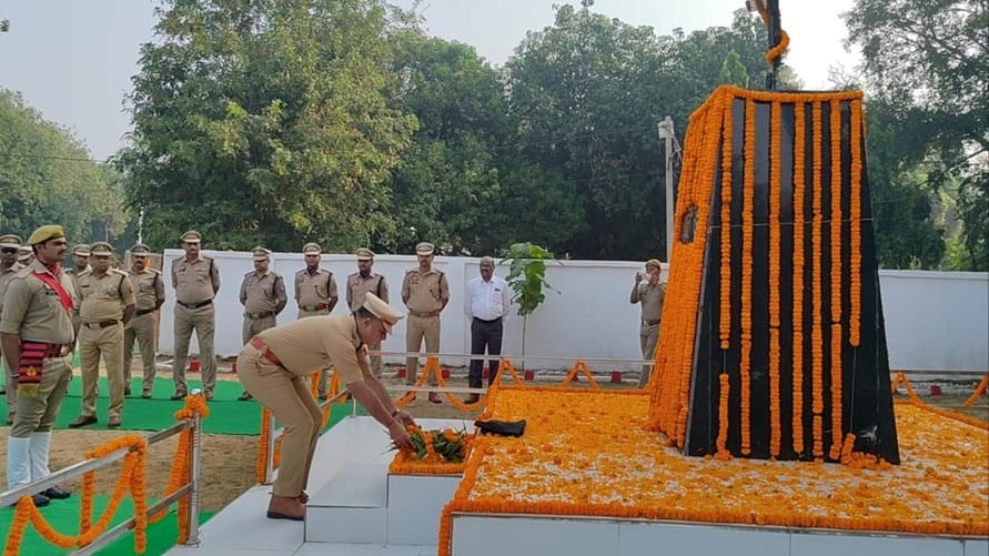 Emotional tributes paid to martyrs on Police Memorial Day