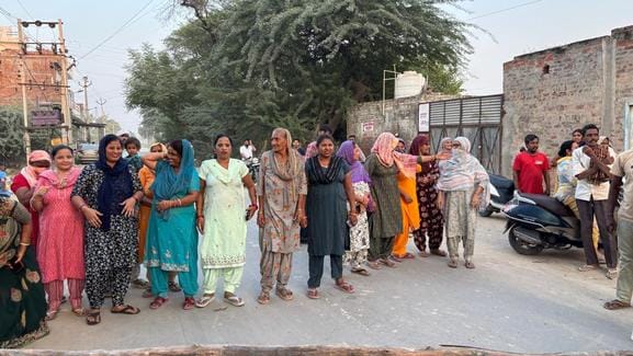 Water crisis...people's patience breaks in Dashmesh Nagar