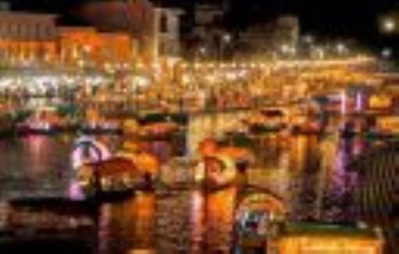 More than 30 lakh devotees offered lamps in Mandakini.