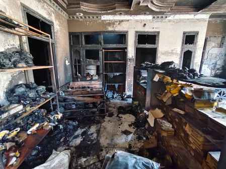 Fire broke out at 10 places including a wool shop and a cloth warehouse.
