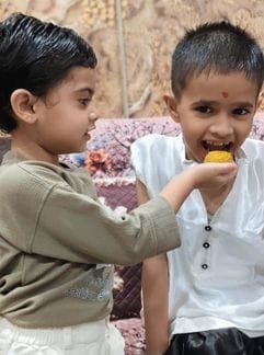 Sisters took a pledge to protect their brother by applying tilak