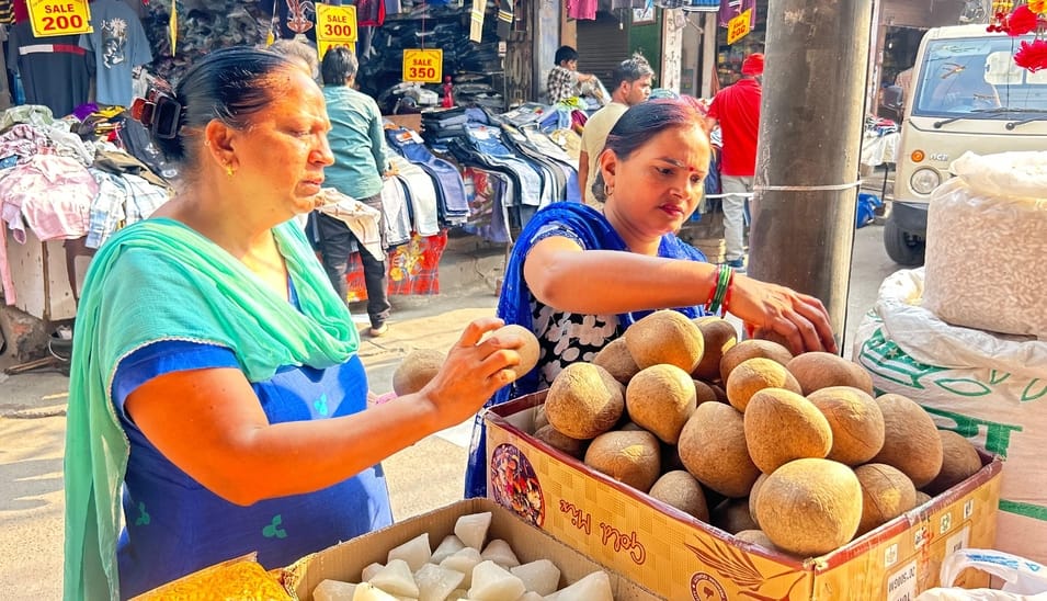 The market is buzzing with activity for Bhai Dooj, with a turnover of 5 crores expected.