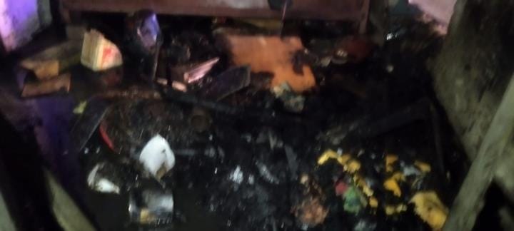 Fire broke out in a furniture shop due to firecrackers, goods were destroyed.