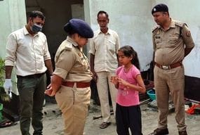 There was a fight between the children when a candle was dropped while lighting a lamp.
