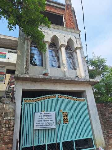 Now questions have been raised on the legality of the Madrasa run by the British Maulana, investigation will be done