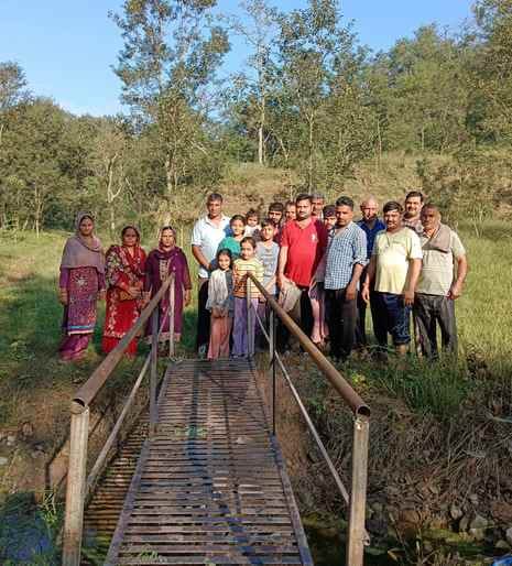 Insaniyat Sanstha built an iron pulley for the people of Dahd village.