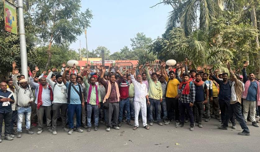 500 contract workers went on strike for bonus