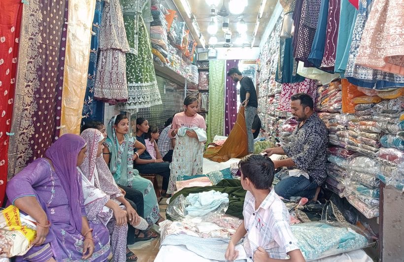 Bhaiya Dooj... Markets were crowded, there was a lot of shopping.