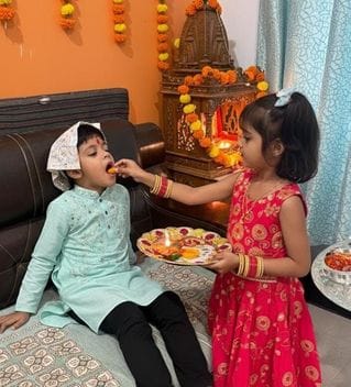 On Bhaiya Dooj, sisters applied tilak to their brothers and prayed for their long life.