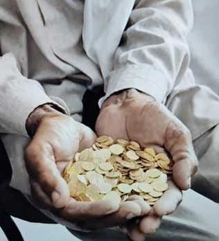 Farmer duped of Rs 4 lakh by giving him 200 fake gold coins