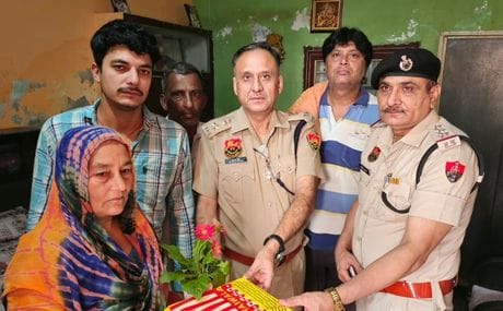 Police met the families of martyred policemen