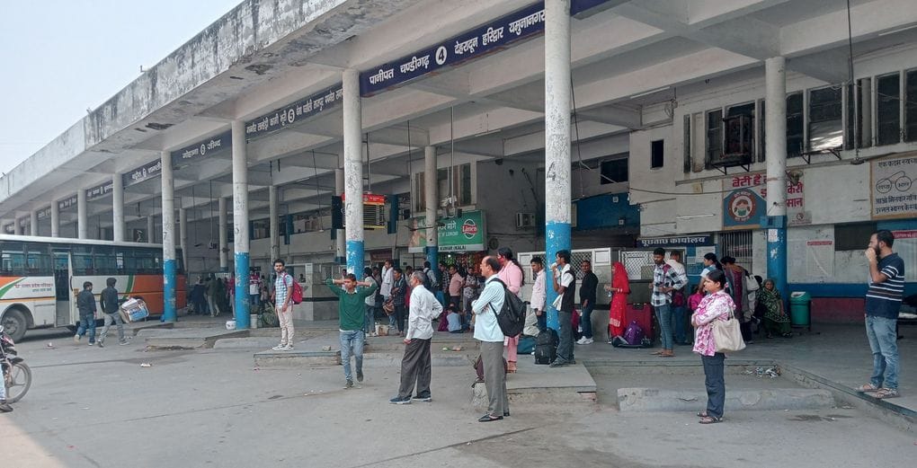 Due to Bhaiya Dooj, there is an increase in passenger rush in trains and buses.
