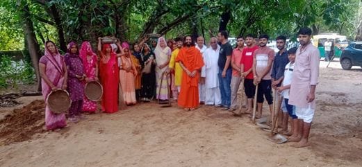 Cleanliness drive launched at Brahmachari Shri Krishnanand Dham on Govardhan festival