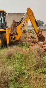 Demolition of illegal colony on Sehore Road