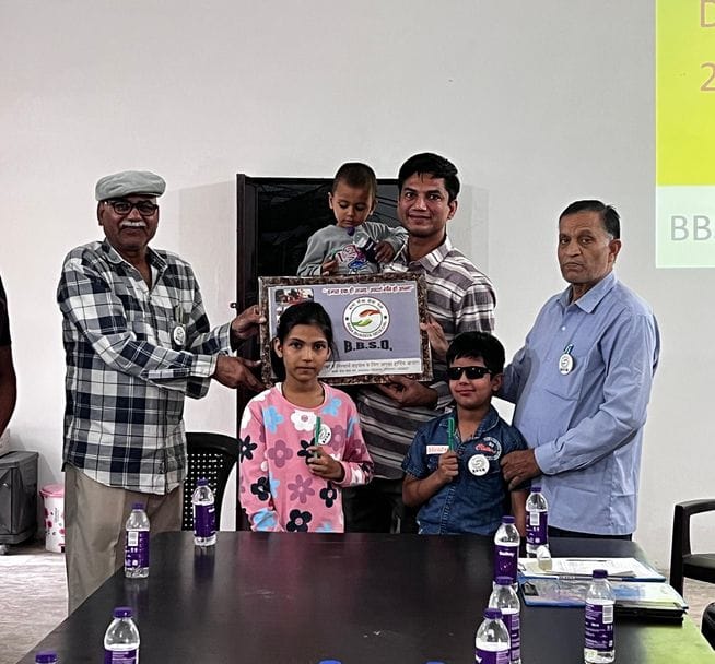 Seva Dal honored retired soldiers and social workers.