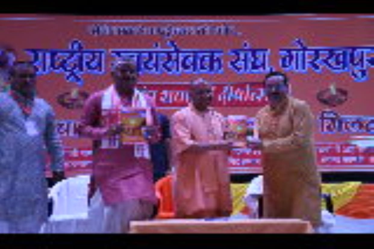 Gorakhpur News: Throne can be inherited, but intelligence cannot.