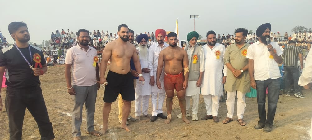 Iranian wrestlers show their strength in wrestling matches in Mohri