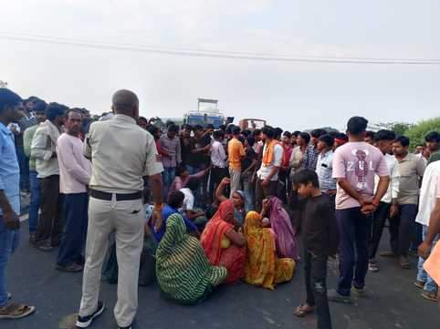 एनएच 44 पर चक्काजाम।