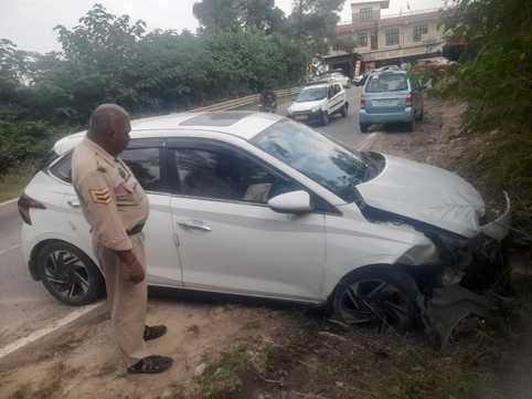 In Karer, the car lost control and hit the embankment, the driver died.