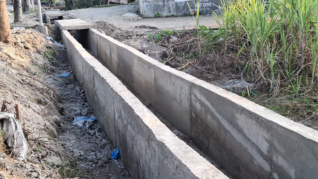People will soon get relief from waterlogging in the ward...vehicles will run at full speed.