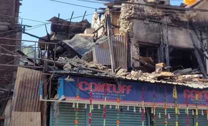 Wall of dilapidated old London house collapses, people narrowly escape