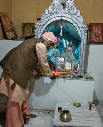 Annakut was offered to Giridhari in the temple
