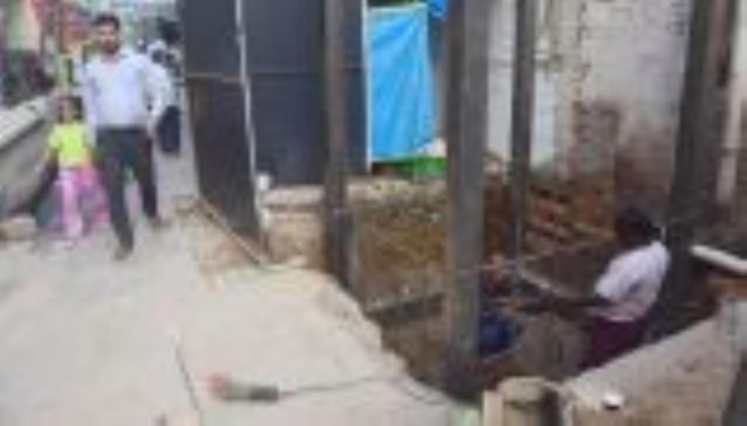 Following the notice, work is underway to install a lift on the road in Kesans Wali Gali in Hazratganj.