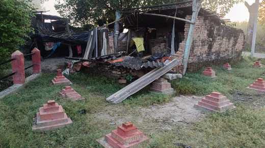Encroachment on the Ghat, Naib Tehsildar pasted the notice