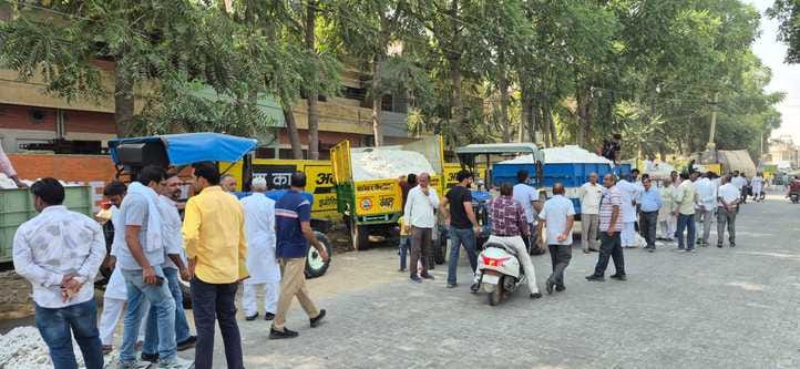 Market gates closed due to farmers' vehicles, CCI to purchase cotton today