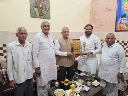 Hockey player Saqib and coach Jogendra were honored