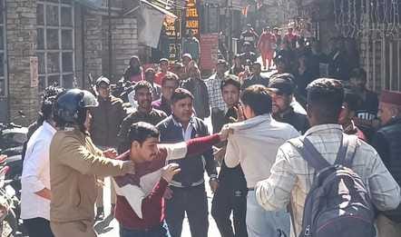 Fighting between tourists and restaurant workers in Tallital