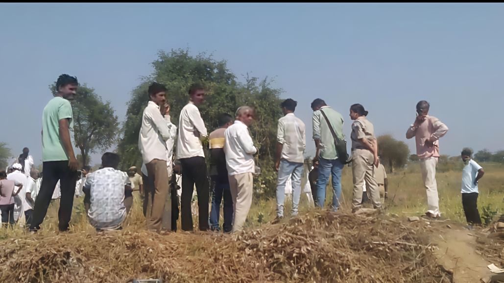 विवाहिता और तीन बच्चों के शव टांके में मिले