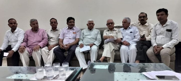The head and other members of the Jat Dharamshala came face to face.