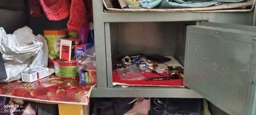 Thieves stole jewellery worth Rs 10 lakh