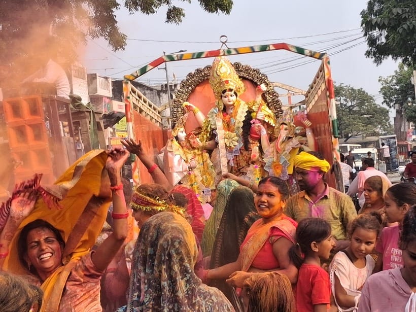 Idols from the Babhanan area were immersed in the Saryu river in Ayodhya.