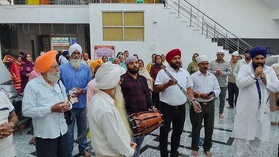 Prabhat Pheri organised on the occasion of Guru Nanak Dev's Prakash Diwas