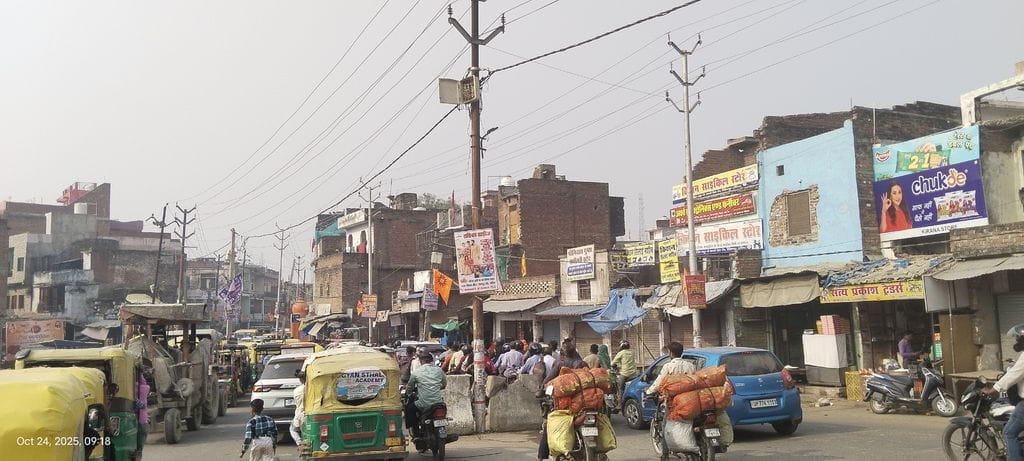 Traffic jam from Canal Bazaar to Overbridge, drivers and passersby troubled