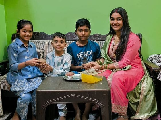 On Bhaiya Dooj, sisters applied a tilak of affection on the foreheads of their brothers.