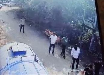 Liquor traders clashed violently in Sonipat, with sticks and other weapons being used.