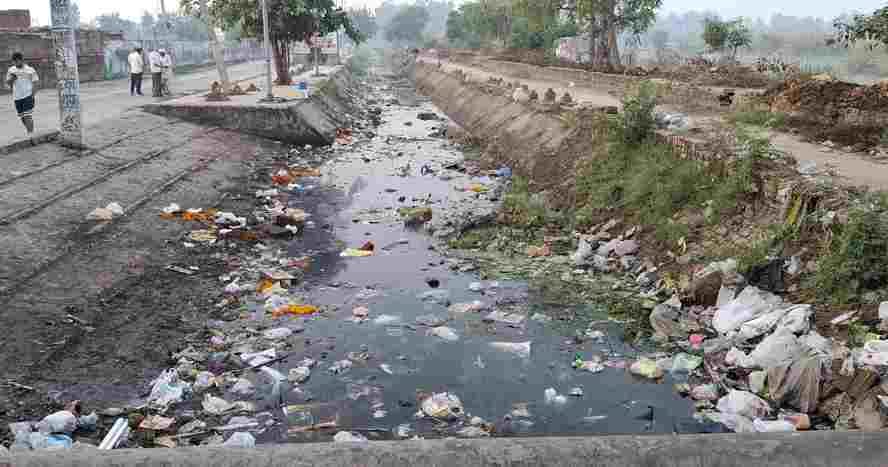 How will we celebrate Chhath festival, there is dirt accumulated in the minor.