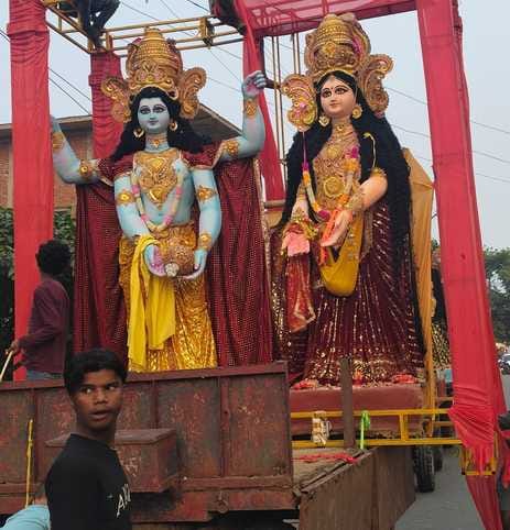 Idols of Lakshmi and Ganesh were immersed with rituals.
