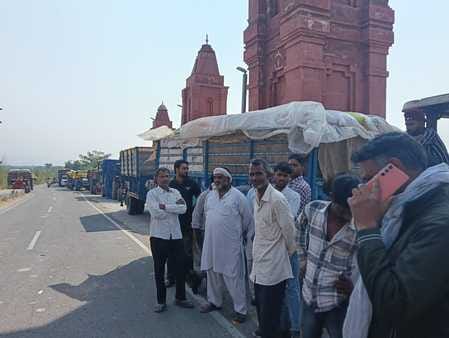 Farmers arrived with tractor-trolleys of paddy on the third day as well, but were denied entry into Haryana.