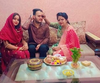 Bhaiya Dooj was celebrated with great pomp in the district, sisters prayed for the long life of their brothers.