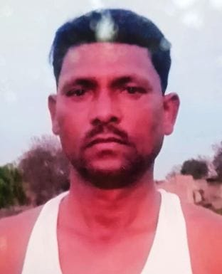 Husband killed, wife injured in tractor-trolley collision